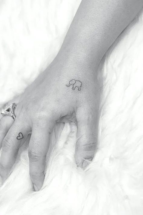 Tiny elephant and heart girly side of hand tattoo designs Small Hand Tattoo Ideas, Elephant Tattoo On Hand, Tatuaje Studio Ghibli, Tiny Elephant Tattoo, Hand Tattoo Ideas, Side Hand Tattoos, Tato Minimal, Tato Jari, Tiny Wrist Tattoos