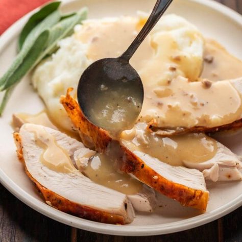 Giblet Gravy Recipe, Turkey Giblet Gravy, Spatchcock Turkey Recipe, Turkey Pan, Turkey Giblets, Giblet Gravy, Thanksgiving Gravy, Roasted Sprouts, Turkey Broth