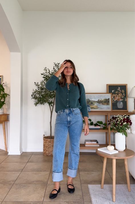 Outfits For Straight Leg Jeans, Small Cardigan Outfit Aesthetic, Wide Leg Jeans Cardigan Outfit, Cardigan As Top Outfit, Cape Cardigan Outfit, Shopping Summer Outfits, Plum Cardigan Outfit, Cardigan Tucked In Jeans, Midsize Summer Dress Outfit