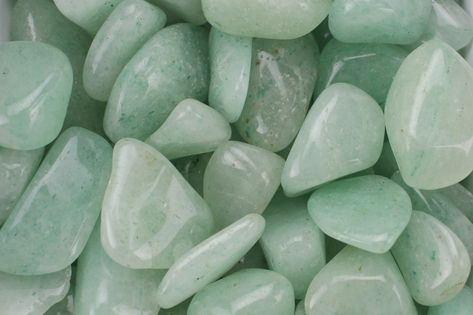 Green Aesthetic Tumblr, Crystal Wedding Dress, Crystal Room, Green Pictures, Green Aventurine Crystal, Crystal Aesthetic, Mean Green, Jade Plants, Pretty Rocks