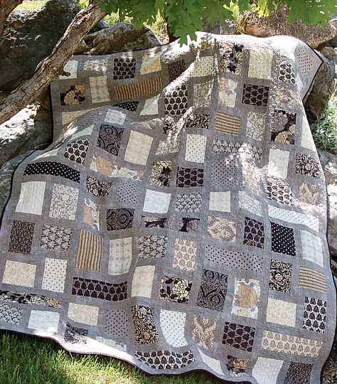 Quilting Digest, Fat Quarter Projects, Neutral Quilt, Quilt Pattern Download, Fat Quarter Quilt, Quilt Sewing Patterns, Quilt Storage, Quilting Techniques, Quilting Tips