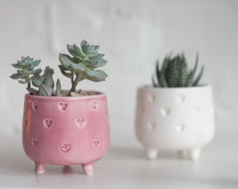 Ceramic hanging planters succulent pots & by HappyFlowersCeramics Ceramica Artistica Ideas, Small Ceramic Planter, Heart Plant, Clay Plant Pots, Cactus Ceramic, Flower Pot Design, Pinch Pot, Support Plante, Cactus Pot