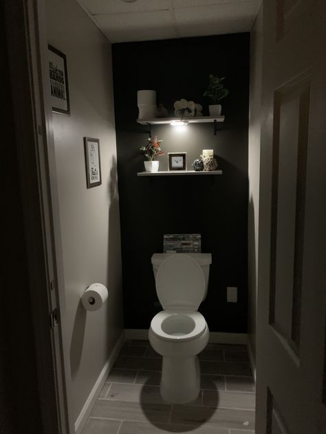 Black Wall Half Bathroom, Toilet Room Decor Modern, Mini Bathroom Remodel, Bathroom Decor Toilet Room, Small Black Half Bathroom, Black Toilet Room Ideas, Small Toilet Room Black, Bathtub Toilet Design, Small Restroom Color Ideas