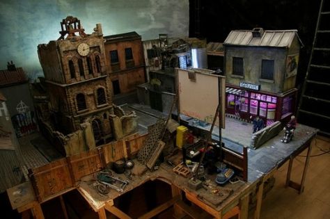 This is exactly the kind of set I just adore, and the sort of set I want to build myself one day. Isn't it fantastic? Ding Dongs, Amazing Miniatures, Laika Studios, Model Diorama, Animation Stop Motion, Miniature Scenes, Train Miniature, Landscape Model, Model Maker