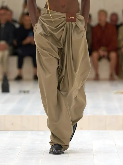 Extra Wide Pants, Loewe Pants, Runway Pants, Pants Runway, Lux Fashion, Concept Clothing, Pants Details, New Rock, Fashion Aesthetics