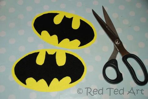 Batman Mask Template, Batman Costume For Boys, Batman Badge, Disfraz Diy, Sew Costume, Diy Girls Costumes, Batman Costume For Kids, Diy Superhero Costume, Batman Costume Diy