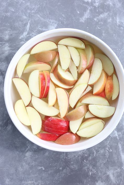 How To Get Apples Not To Brown, Storing Sliced Apples, How To Keep Apples From Turning Brown After Slicing, How To Store Sliced Apples, How Do You Keep Apples From Browning, How To Store Apple Slices, How To Keep An Apple From Browning, Soaking Apples In Salt Water, How To Keep Apples From Browning Lunches