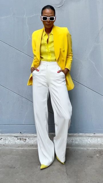 Blazer Outfits For Women Colorful, Style Yellow Blazer, Lemon Blazer Outfit, Bright Yellow Blazer Outfit, Yellow And White Outfits For Women, Yellow Blazer Outfit Casual, Yellow Blazer Outfit Classy, Yellow Blazer Outfits For Women, Blazer Amarillo Outfit