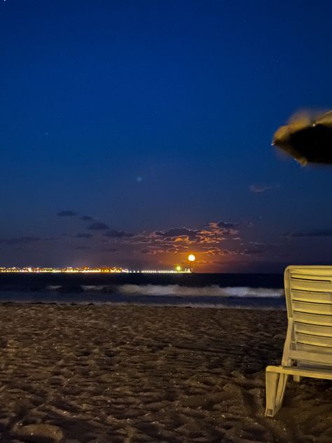 Beach at night Late Night Walks On The Beach, Bonfire At The Beach Night, Late Beach Aesthetic, Island Night Aesthetic, Miami Beach At Night, Hawaii At Night, Summer At Night, Beaches At Night, Beach Night Aesthetic