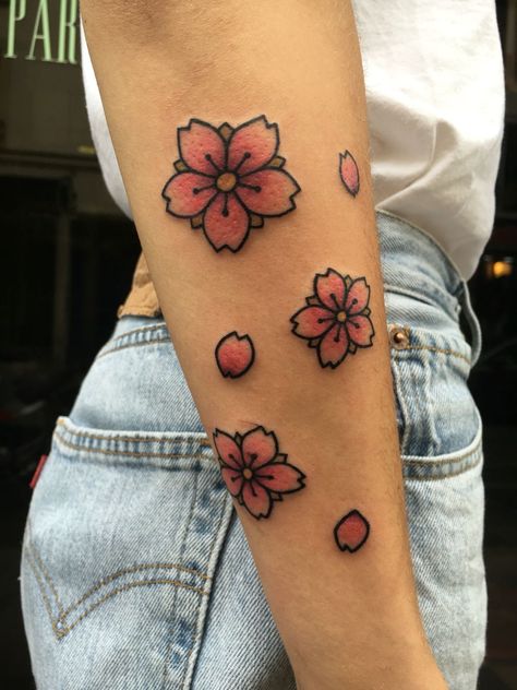 Traditional Tattoo Cherry Blossom, Cherry Blossom Tattoo American Traditional, Traditional Cherry Blossom Tattoo, Sakura Flower Tattoo, Sakura Tattoo, Minimalist Tattoo Ideas, Traditional Tattoo Flowers, Traditional Tattoo Designs, Tattoo Old School