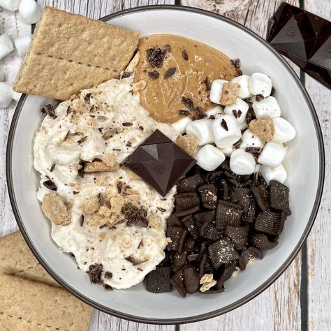 S’mores Yogurt Bowl - Diana's Delish Dishes Graham Cracker Peanut Butter, Breakfast Yogurt Bowl, Healthy Pudding Recipes, Yogurt Bowl Recipe, Dessert Yogurt, Low Carb Yogurt, Sugar Free Vanilla Pudding, Milk Substitute, Keto Pudding