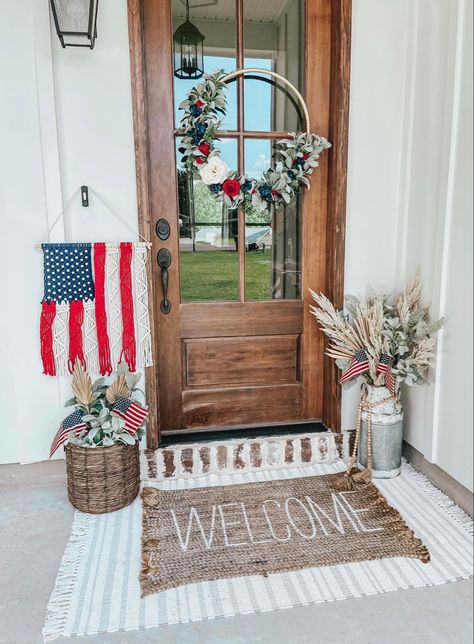 Summer Porch Decor Front Entry, Fouth Of July Crafts, Farmhouse 4th Of July, Summertime Decor, Usa Decor, 4th July Crafts, Fourth Of July Decor, Spring Summer Decor, Americana Decor