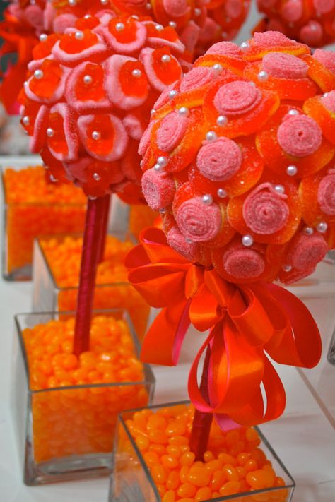 Candy Topiary, Candy Centerpiece, Candy Trees, Candy Girls, Sour Belts, Candy Centerpieces, Gummy Bear Candy, Bar A Bonbon, Pink Marshmallows