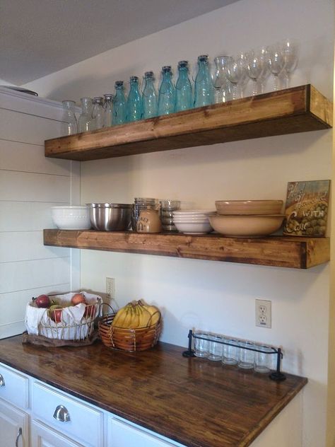 $20 DIY Floating Shelves - After taking down a bay of cabinets in my kitchen and looking at a bare wall for about a month, I had to make a decision on what kind… Diy Regal, Shelves Kitchen, Wooden Floating Shelves, Build Floating Shelves, Regal Design, Diy Casa, Floating Shelves Diy, Wood Floating Shelves, Diy Holz