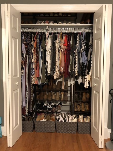 Mini Closet Organization, Cool Closet Ideas Small Spaces, Small Closet Astethic, Cute Small Closet Ideas, Organization Ideas For The Home Bedroom Closet, Tiny Closet Organization Bedroom, Small Space Organization Bedroom, Closet Inspiration Small, Closet Aesthetic Small