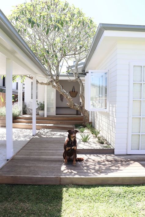 Beach Shack Exterior Coastal Style, Modernizing Ranch Home Exterior, Australian Coastal Exterior, Deck Off Front Porch, Weatherboard Beach House, White Weatherboard House Exterior, Renovated Weatherboard House, White Weatherboard House Australia, White House Exterior Australia