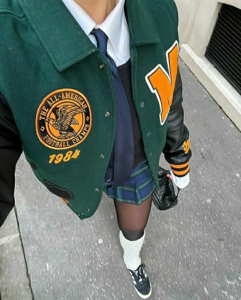 Collegiate Jacket Outfit, Edgy Preppy Aesthetic, Y2k Varsity Jacket Outfit, Varsity Shirt Outfit, Prep School Outfits Aesthetic, Modern Preppy Aesthetic, Letterman Jacket Outfit Skirt, Preppy Collegiate Aesthetic, Prepatory School Aesthetic