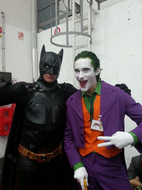 cosplay batman 2 / joker Duo Cosplay, Goofy Costume, Joker And Batman, Batman And Joker, Batman 2, Joker Costume, Batman Costume, Matching Costumes, Joker Cosplay