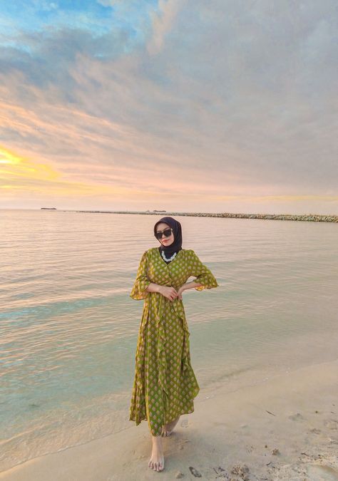 Outfit Pantai, Ootd Korean Style, Ootd Korean, Long Frocks, Outfit Hijab, Outfit Look, Mode Fashion, Aesthetic Photo, Model Dress