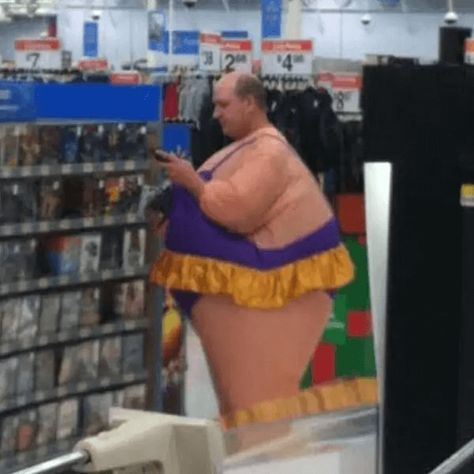 Weird People At Walmart, Funny Walmart People, Funny Walmart Pictures, Walmart Pictures, Walmart Funny, Funny People Pictures, Walmart Fashion, Fashion Fail, Crazy People