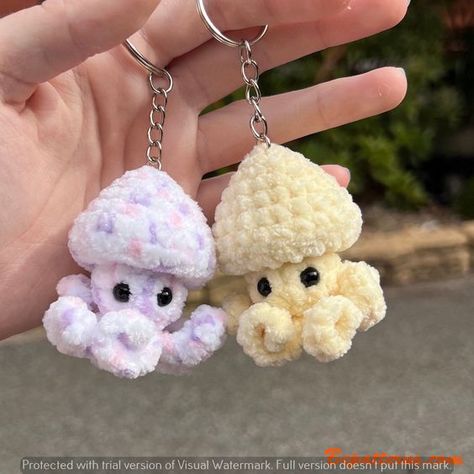 Crochet plushies Crochet Toys Small, Crochet Ideas Easy Cute, Crochet Gifts For College Students, Cute Little Crochet Gifts, Crochet Popit, Easy Cute Things To Crochet, Crochet Pop It, Cute Easy Things To Crochet, Mini Crochet Plushies