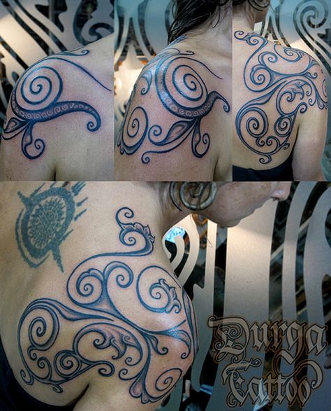 custom shoulder piece tattoo by durgatattoo, via Flickr Celtic Warrior Tattoos, Shoulder Piece Tattoo, Welsh Tattoo, Scottish Tattoos, Tattoos Shoulder, Swirl Tattoo, Spiral Tattoos, Backpiece Tattoo, Jagua Henna