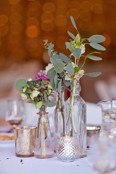 Antique Bud Vases Wedding, Mixed Glass Wedding Centerpieces, Mismatched Centerpieces Wedding, Multi Vase Centerpiece, Thrifted Glass Wedding Centerpieces, Different Vases Wedding Centerpiece, Mixed Glass Centerpieces, Vintage Flower Vases Centerpieces, Vintage Glassware Wedding Centerpieces