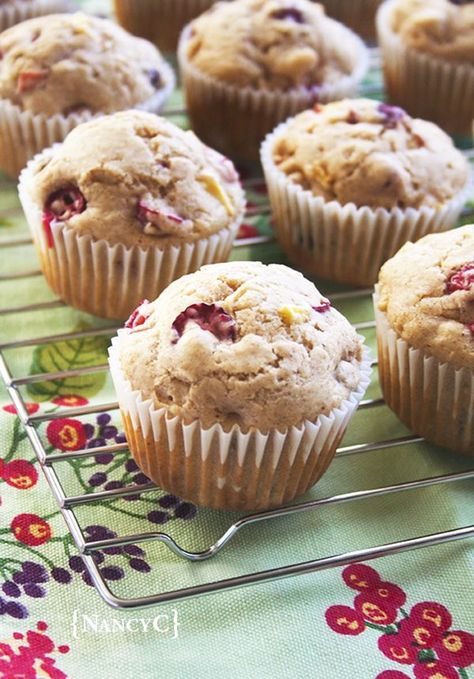 These muffins are full of favorite winter flavors—cranberries, apples, and spices of cinnamon, nutmeg, and cloves! Apple Cranberry Muffins, Apple Bran Muffins, Cranberry Recipes Muffins, Orange Bundt Cake, Apple Muffin Recipes, Cranberry Muffins, Bran Muffins, Sweet Muffin, Mini Bundt Cakes