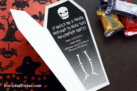 Coffin Invitations, Teen Halloween Party, Halloween Invitation Card, Halloween Invitaciones, Hallowen Ideas, Halloween Coffin, Make Halloween, Halloween Party Diy, Fall Wedding Invitations