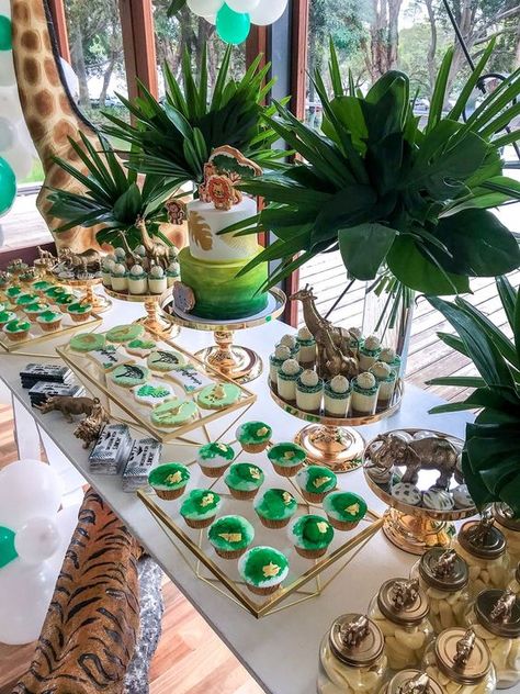 Safari Theme Birthday Party, Safari Baby Shower Decorations, Safari Birthday Party Decorations, Wild Baby Shower, Safari Baby Shower Boy, Jungle Theme Birthday Party, Jungle Thema, Jungle Decorations, Baby Shower Safari Theme