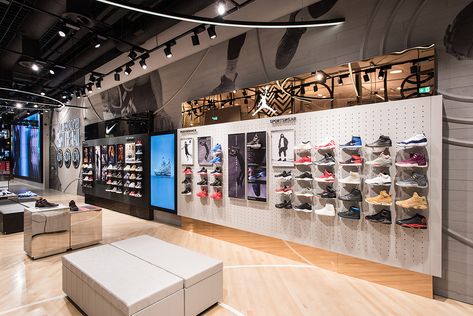 Nike House Of Hoops on Behance Nike Store Interior, Nike Showroom, Vans Pro, Nike Retail, Red Chief, Shops In London, Shoe Store Design, Adidas Store, Retail Interior Design