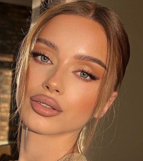 Makeup Looks For Tan Skin Tones, Soft Glam Makeup Ginger Hair, Makeup Inspo For Hoco, Fox Eye Bridal Makeup, Hoco Makeup Ideas For Green Eyes, Wedding Makeup Hazel Eyes Blonde Hair, Makeup For Wedding Guest Classy, Natural Gold Eye Makeup, Prom Make Up For Blue Eyes