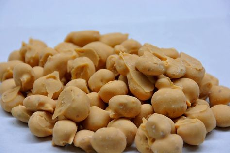 Brach's Maple Nut Goodies Recipe - Naznin's Kitchen Maple Nut Goodies Recipe, Maple Nut Goodies Candy Recipe, Maple Nut Goodies, Candy Fudge, Christmas Candy Easy, Peach Dessert, Almond Crunch, Kitchen 2024, Candy Ideas