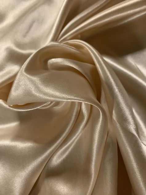 Champagne Color Wedding Table Setting, Champagne 15 Decorations, Gold Silk Aesthetic, Champagne Outfit Ideas, Satin Background Photoshoot, Champagne Aesthetic Color, Satin Colors Fabric, Satin Backdrop Photoshoot, Champagne Color Aesthetic