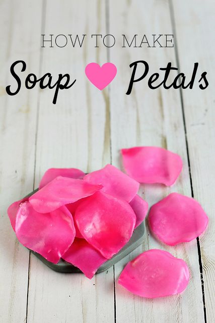 How to make soap petals with melt and pour soap and silk flower petals. Soap Petals, How To Make Soap, Savon Diy, Diy Soap Recipe, Săpunuri Handmade, Make Soap, Lip Scrubs, Soap Making Supplies, Homemade Soap Recipes