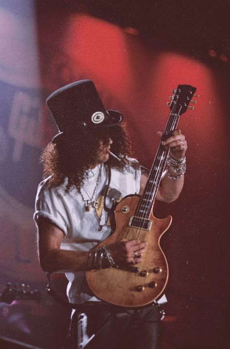 slash | guns n roses | 80s 90s Slash 80s Aesthetic, Slash Black And White, Slash Gnr 80s, Gunsnroses Slash 80s, Old School Rock Aesthetic, Slash Hot 80s, Rock Bands Aesthetic, Slash Aesthetic, Slash Icons