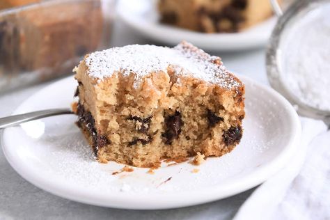 Easy Chocolate Chip Snack Cake Chocolate Chip Snack Cake, 9x13 Cake, Wacky Cake Recipe, Desserts With Chocolate Chips, Real Food Snacks, Snack Cakes, Quick Dessert, Cinnamon Roll Cake, Kitchen Cafe