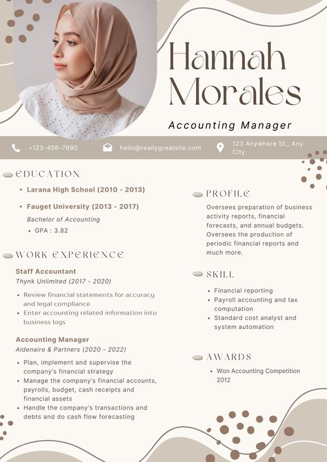 Stand out in the sea of applicants with a beautiful and professional resume template. Our custom accounting manager resume design takes the hassle out of creating a resume that reflects your individual achievements and experiences. It can be tailored to emphasize key skills and strengths, while highlighting any special qualifications or awards. Provide potential employers with a polished portfolio that shows off your experience and talent. Resume Design For Accountant, Resume Design Ideas, Suit Hijab, Accountant Cv, Cv Skills, Cv Layout, Cv Design Professional, Accountant Resume, Sample Resume Format