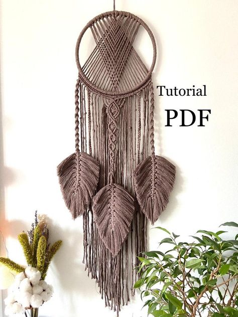 Diy Macrame Wall Hanging, Macrame Dreamcatcher, Art Macramé, Dream Catcher Patterns, Macrame Beads, Dream Catcher Tutorial, Macrame Wall Hanging Tutorial, Tutorial Macramé, Free Macrame Patterns