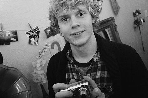 evan peters tate langdon american horror story Phil Of The Future, Evan Peters American Horror Story, Tate Langdon, The Perfect Guy, Evan Peters, Horror Story, American Horror, American Horror Story, Man Crush