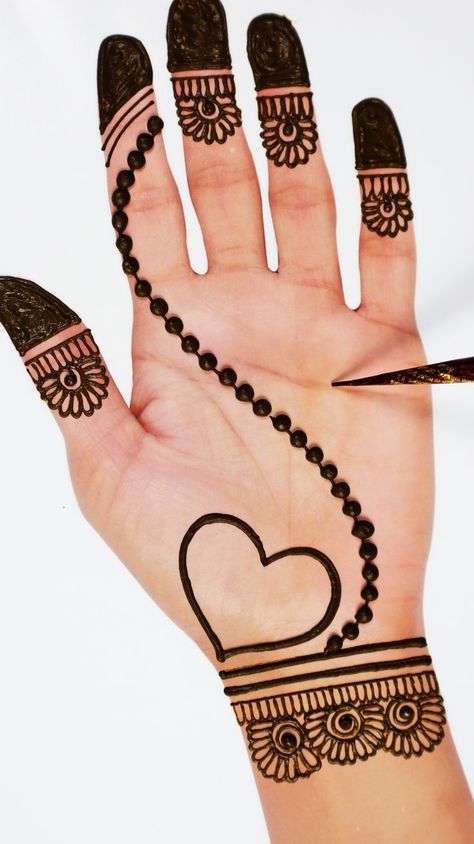 Very beautiful heart shape easy mehndi design for karwachauth. New latest heart mehndi design for front hands. #fronthandmehndi #karwachauth #mehndidesign #mehndi #arabicmehndi #heartmehndi Mehandi Designs For Hands Easy, Mehndi Designs Simple For Kids, Heart Mehndi Designs Simple, Heena Mehendi Designs Simple, Simple And Easy Mehndi Designs For Front Hand, Easy Mehandi Designs For Hands, Front Hand Mehndi Designs Simple Easy, Very Easy Mehendi Designs, Easy Front Hand Mehndi Designs