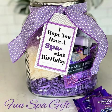 If you are looking for a perfect birthday present, this fun Spa Day Gift idea is it! Some might even say it's Spa-cial! :) #spa #spaday #giftidea #birthdaygift Spa Day Basket Ideas Diy, Spa Day Gift Ideas, Spa Gift Bag Ideas For Women, Spa Day Birthday Gift, Spa Gift Bag Ideas, Spa Gift Wrapping Ideas, Spa Gift Card Presentation, Spa Day Gift Basket Ideas, Spa Day Gift Basket