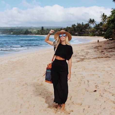 Look sofisticado para la playita Summer Evening Outfit, Sommer Strand Outfit, Vacay Outfits, Looks Black, Evening Outfits, Maxi Skirts, Wide Pants, Cute Summer Outfits, Vacation Outfits