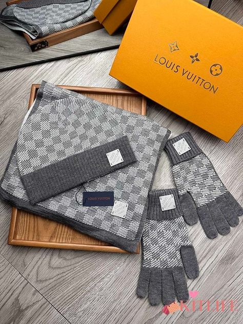 kitlife louis vuitton onn set 3 items Scart/glove/hat - 001 - kitlife.ru Lv Scarf, Designer Shawl, Sport Sweater, Track Suit Men, Mens Beanie, Designer Hats, Wool Winter, Winter Design, Hat Scarf