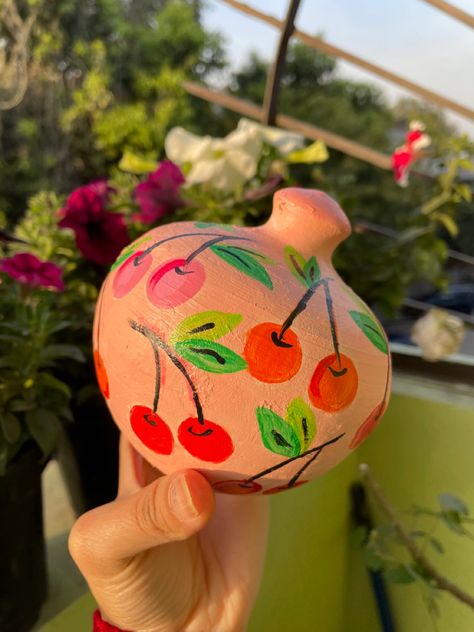 Clay Piggy Bank Painting Ideas, Gullak Painting Designs, Gullak Painting, Kulhad Painting, Piggy Bank Drawing, Piggy Bank Painting Ideas, Piggy Bank Diy, Paintings Diy, Box Painting