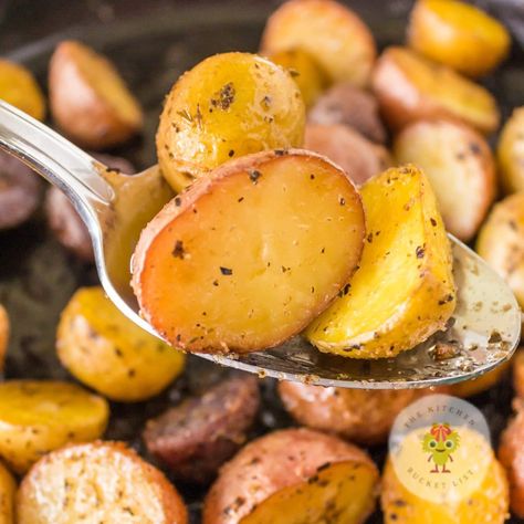 Smoked Potatoes Potatoes On Smoker Recipe, Smoked Sliced Potatoes, Potato Smoker Recipes, Potato’s On The Smoker, Smoked Red Potatoes, Smoked Baby Potatoes, Pellet Grill Potatoes, Smoked Potato Wedges, Smoked Red Potatoes In Smoker