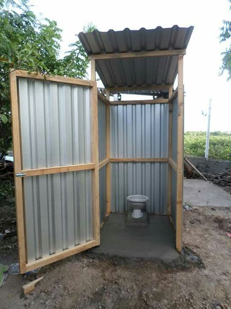 Outdoor Toilet Ideas, Outdoor Toilet And Shower, Outdoor Restroom, Outhouse Bathroom, Outside Toilet, Rave Nails, Outdoor Shower Enclosure, Outdoor Shower Diy, Outdoor Bathroom Design