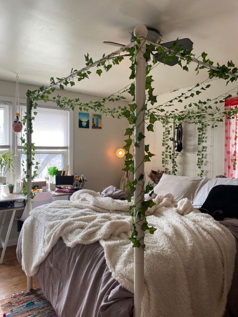 Cute Planty Bedrooms, Bedroom Design Canopy Bed, Room Ideas Aesthetic With Canopy Bed, Canopy Bed Aesthetic Room, Canopy Beds Aesthetic, Earthy Bedroom Canopy Bed, Canopy Bed Inspo Aesthetic, Bed Canopy Aesthetic Bedroom, Fairy Forest Mural