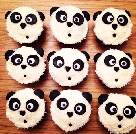 Panda Cupcake Ideas, Panda Birthday Cupcakes, Animal Party Food, Kid Holiday Treats, Panda Birthday Theme, White Cake Cupcakes, Zoo Animal Cupcakes, Panda Cupcake, Panda Food