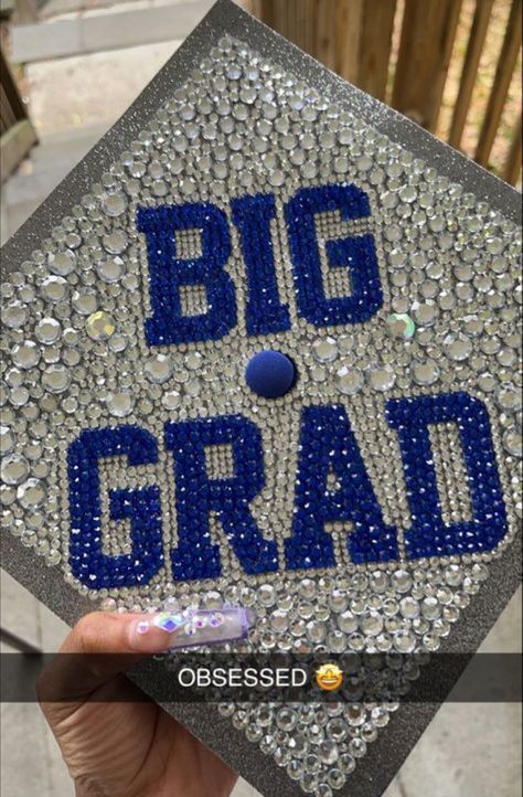 Blue Graduation Cap Designs, Graduation Cap Decoration Ideas, Cap Decoration Ideas, Graduation Cap Designs College, Grad Hats, Graduation Board, High School Graduation Pictures, Garden Trellis Ideas, Graduation Cap Ideas